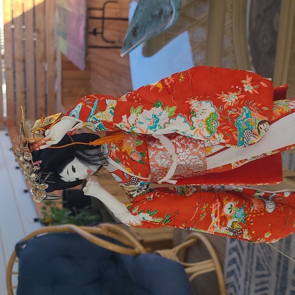 Tall vintage Geisha Figurine - Picture 5 of 11